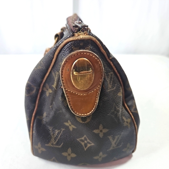 Authentic Louis Vuitton Monogram Canvas Speedy Handbag. - Picture 9 of 11